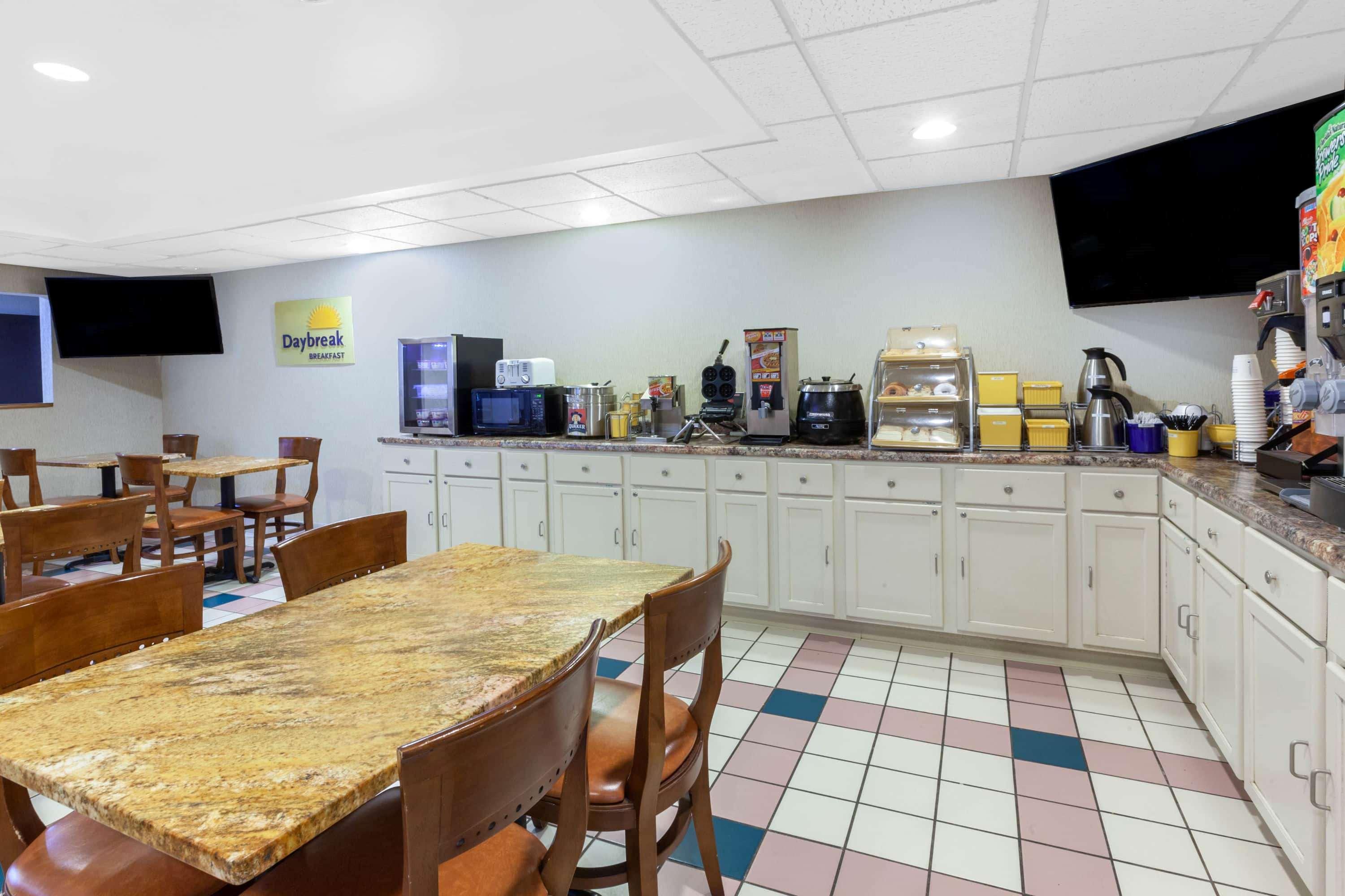 Days Inn By Wyndham Milan Sandusky South Eksteriør billede