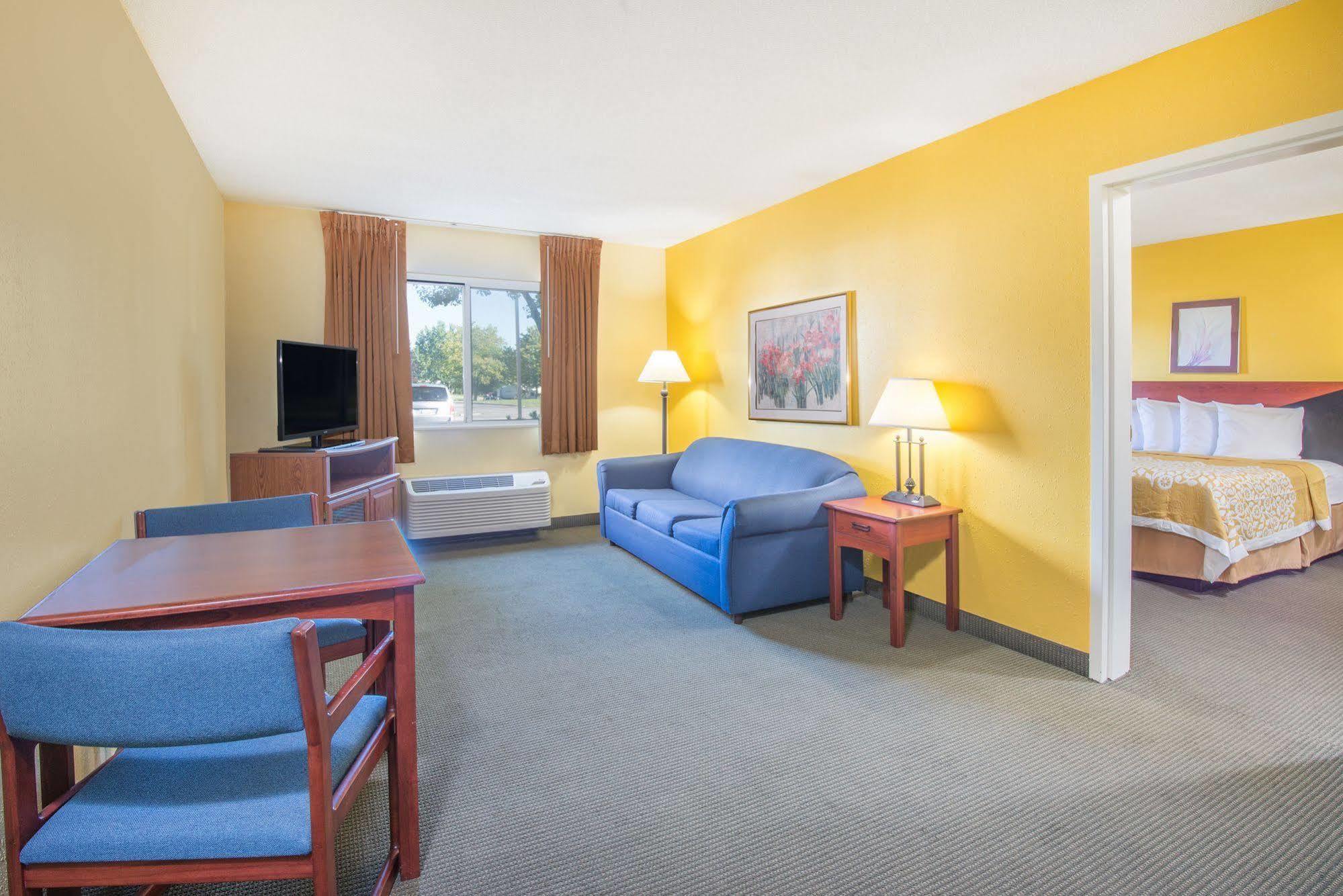 Days Inn By Wyndham Milan Sandusky South Eksteriør billede