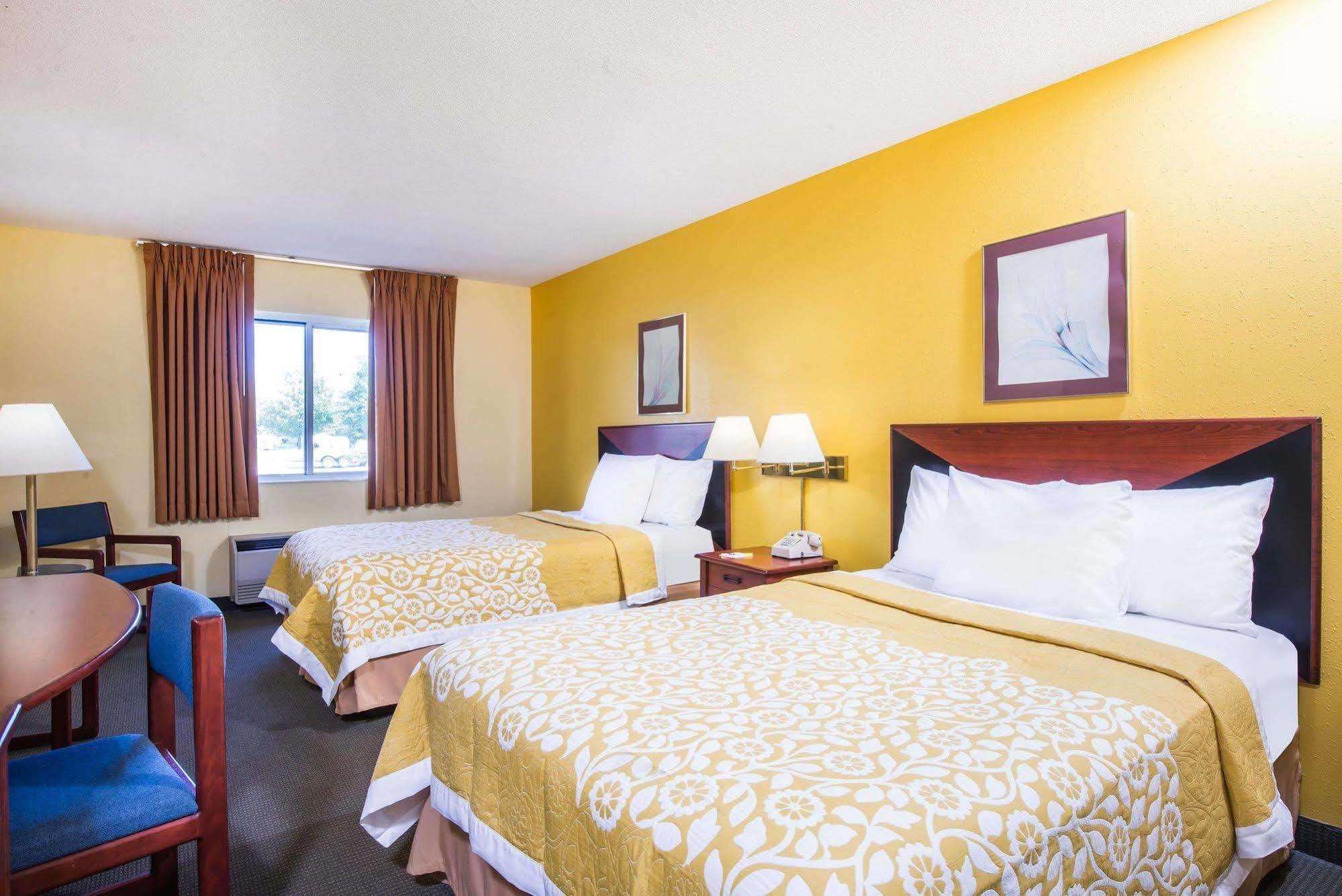 Days Inn By Wyndham Milan Sandusky South Eksteriør billede