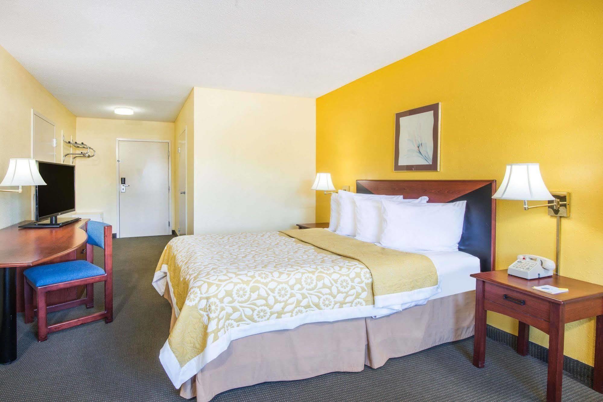 Days Inn By Wyndham Milan Sandusky South Eksteriør billede