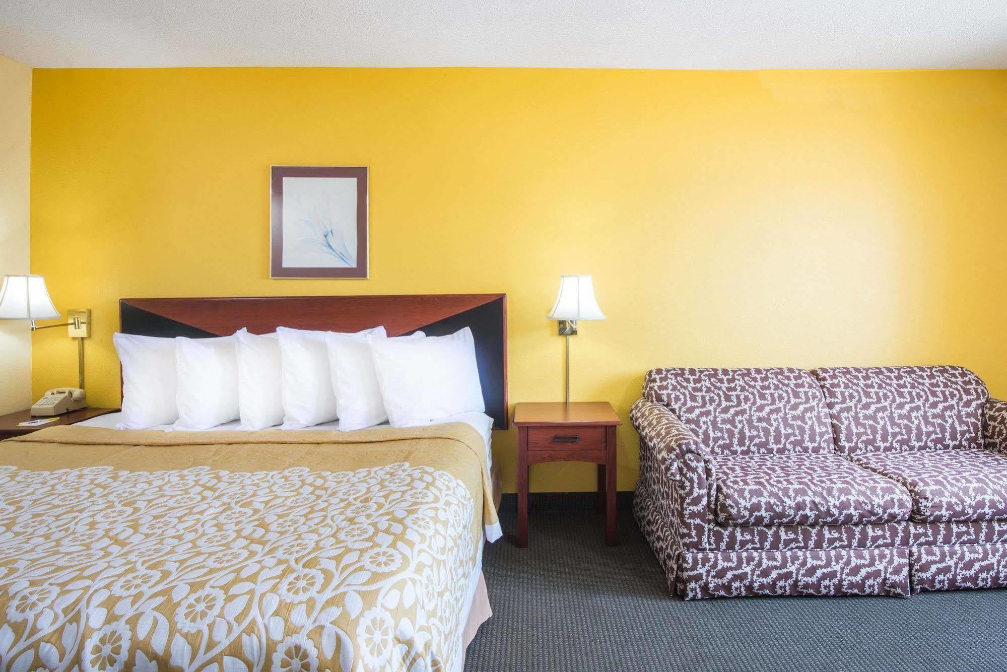 Days Inn By Wyndham Milan Sandusky South Eksteriør billede